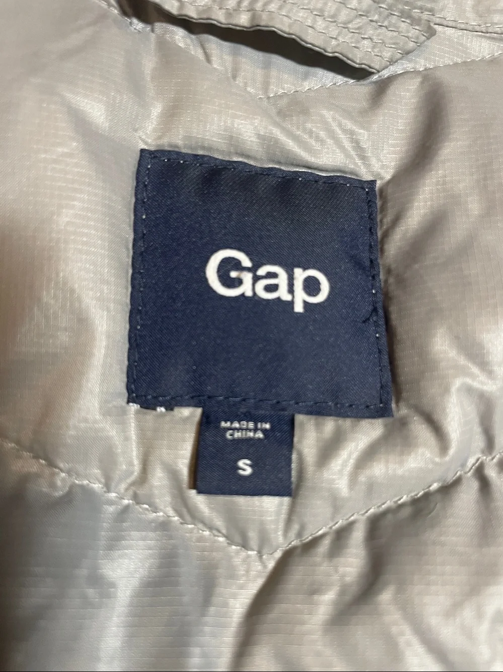 GAP Women's Light Gray Quilted Puff Jacket